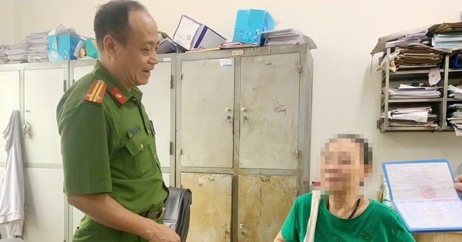 Empêcher une femme de Hanoi de transférer 200 millions à une personne se faisant passer pour un policier