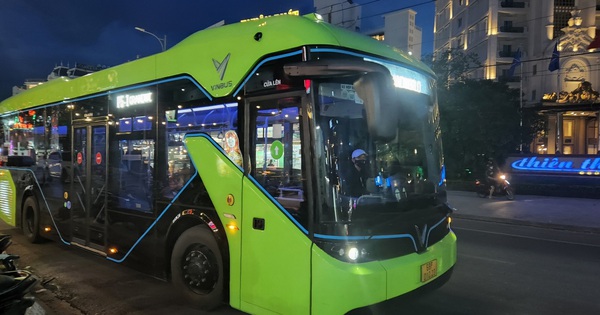 Phu Quoc cuenta con autobuses eléctricos inteligentes que atienden a los turistas de forma gratuita