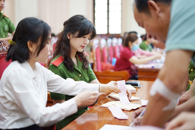 Bảng dài thành tích của 'bóng hồng' cảnh sát 10x Bảng dài thành tích của 'bóng hồng' cảnh sát 10x