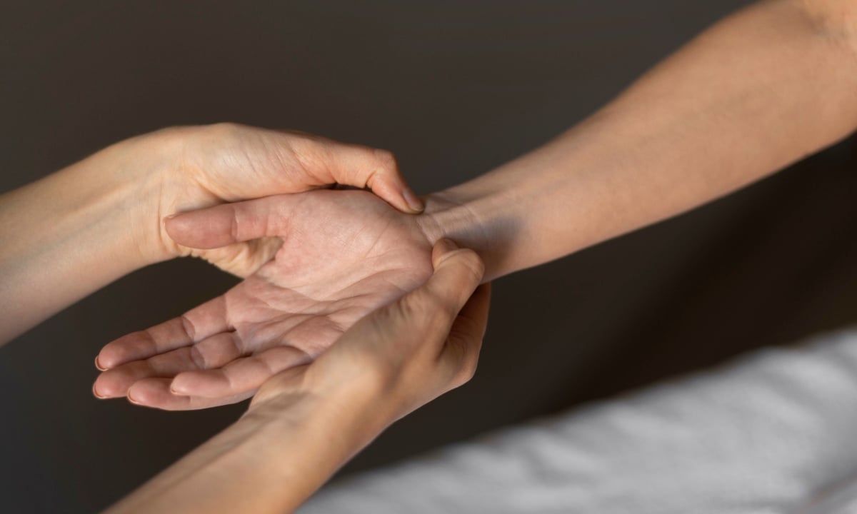 Wrist massage helps you fall asleep quickly