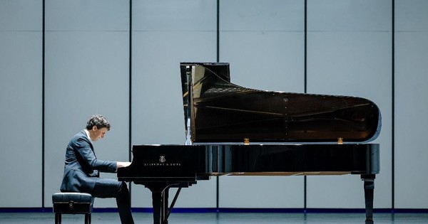 Le pianiste Olivier Moulin en tournée dans les grandes villes du Vietnam