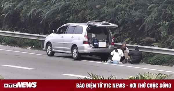 ¿Cuánto es la multa por parar un coche y organizar comida y bebida en la carretera?