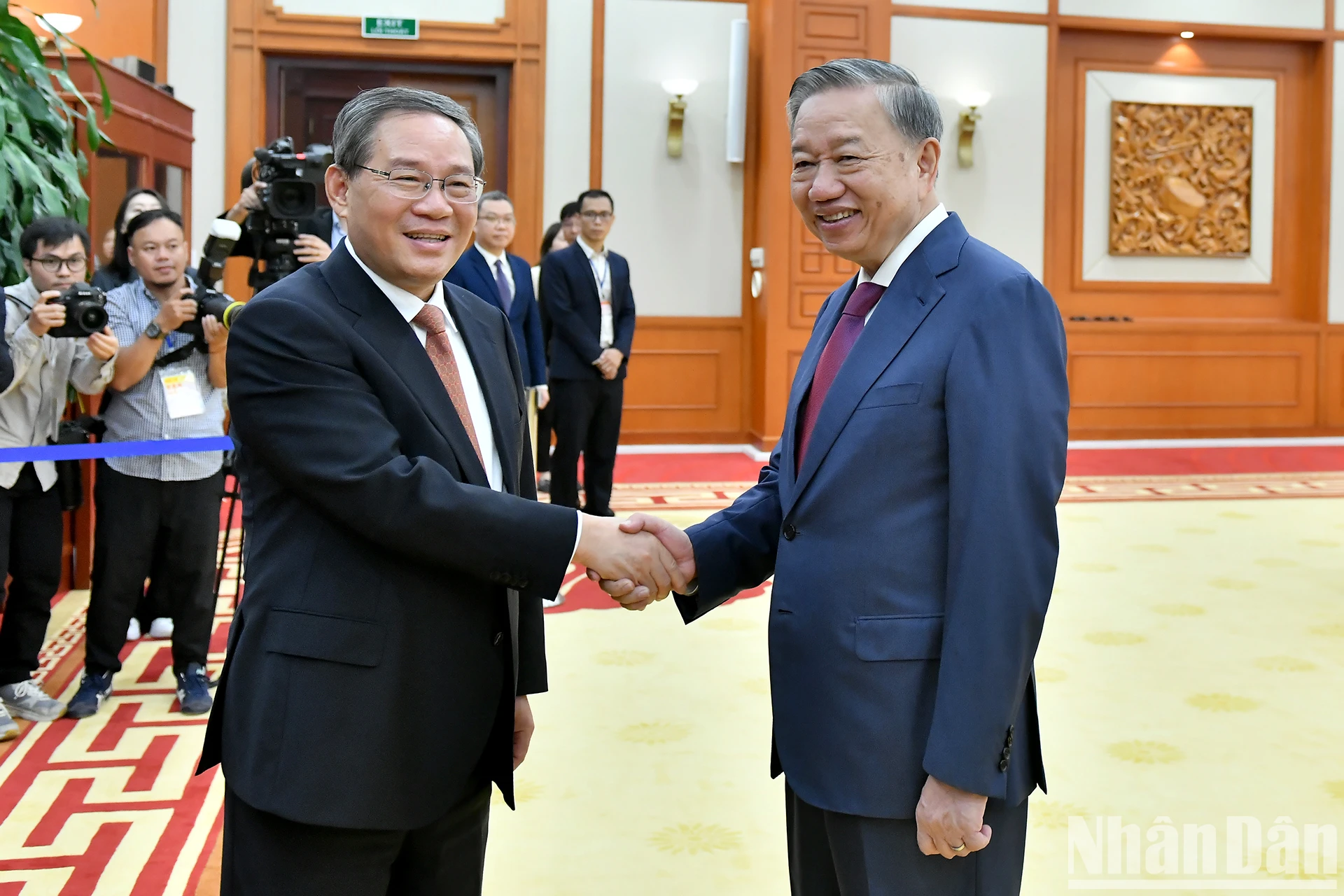 [FOTO] El Secretario General y Presidente To Lam recibe al Primer Ministro chino Li Qiang foto 2