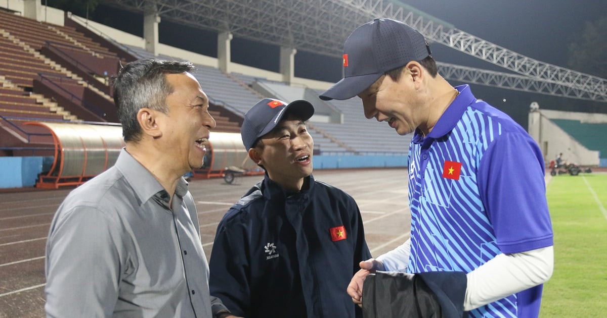 Der VFF-Präsident teilte dies Trainer Kim Sang-sik mit, das Team hat 26 Spieler