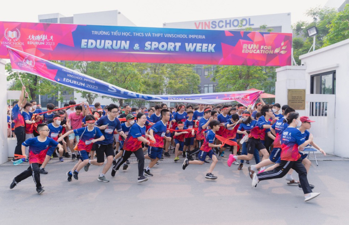 Trường Trung học Vinschool Imperia Hải Phòng tổ chức Ngày chạy Offline Edurun (16/4) quanh Khu đô thị Vinhomes Imperia với sự tham gia đông đảo học sinh, phụ huynh và cán bộ nhân viên, giáo viên nhà trường. Ảnh: Vinschool