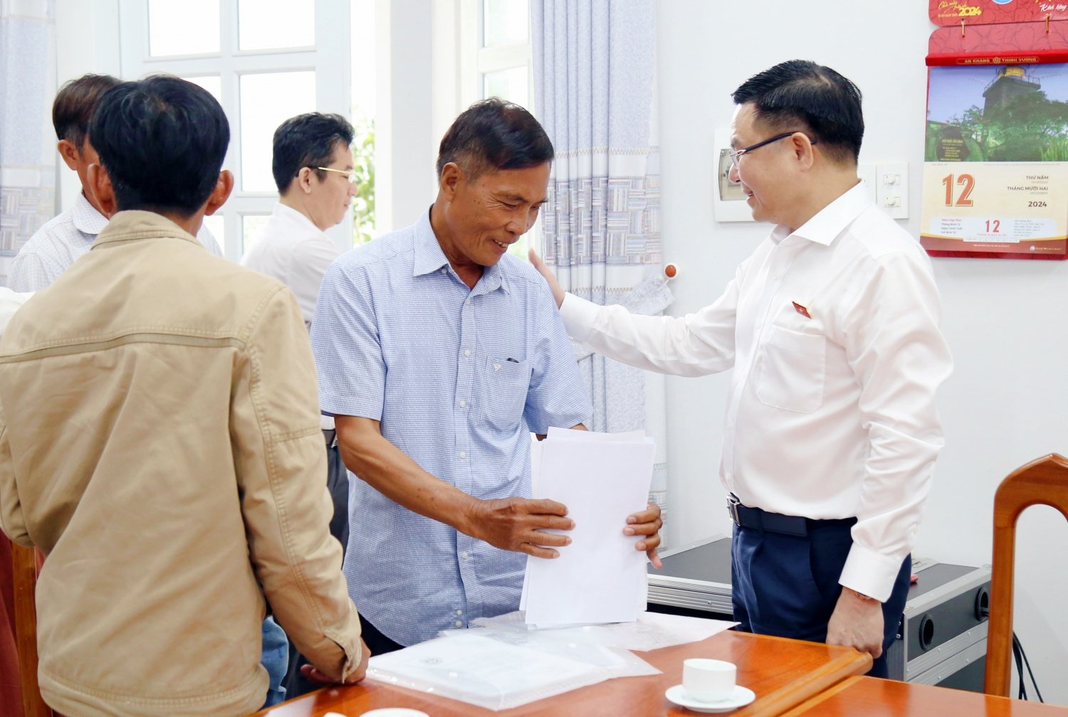 National Assembly Delegate Le Manh Hung periodically receives citizens in the fourth quarter of 2024 in Ca Mau province