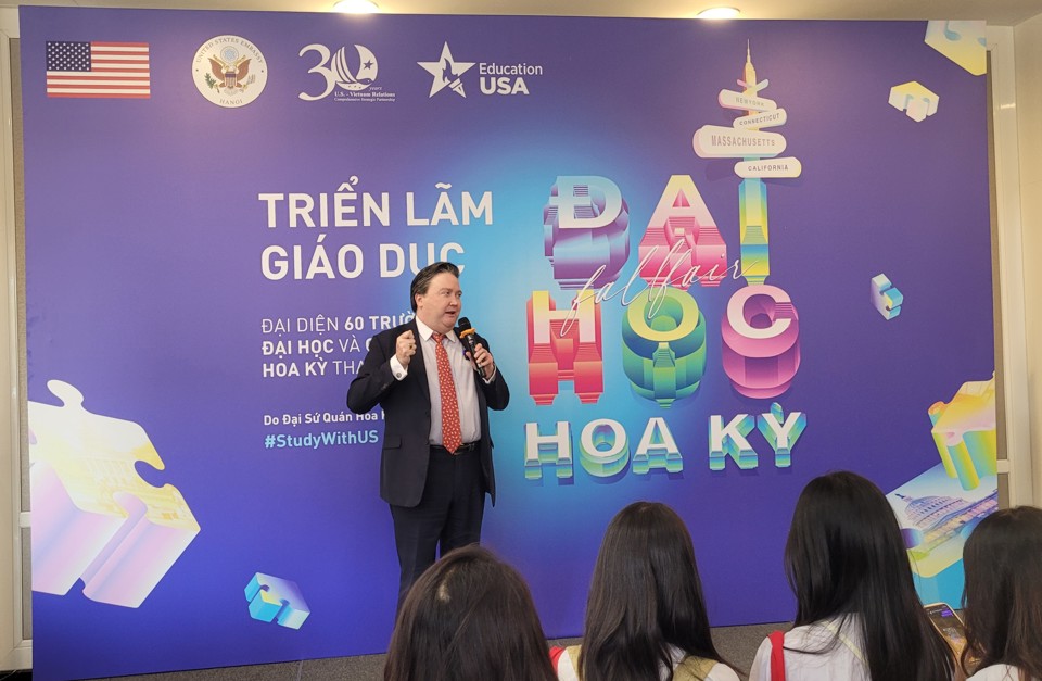 US Ambassador to Vietnam Marc Knapper delivers opening remarks at the EducationUSA 2024 Education Fair. Photo: Viet Anh