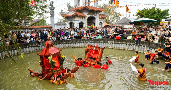 Về "quê lúa" xem kiệu bay qua sông, quay tròn dưới giếng