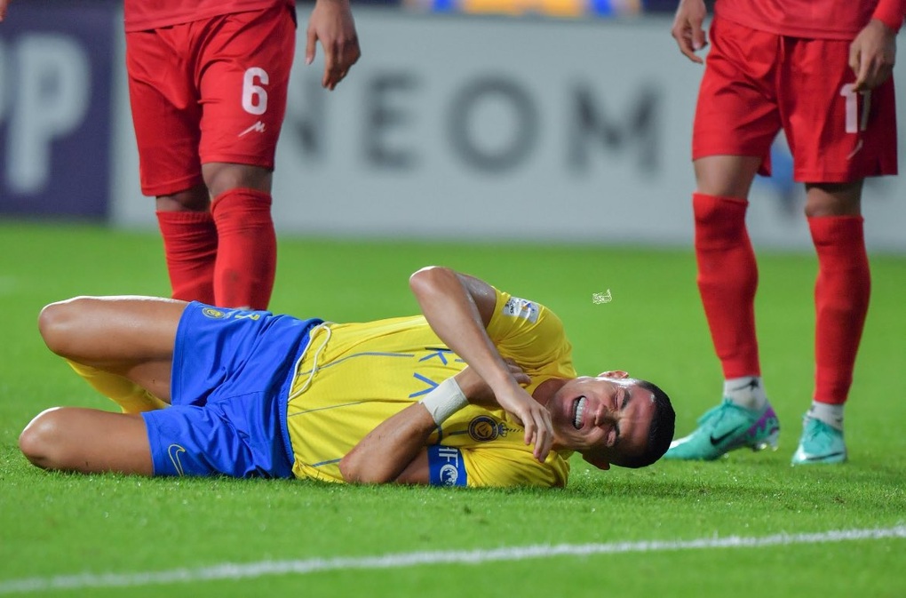 Sau hành động đẹp gây sốt, C.Ronaldo báo tin buồn cho Al Nassr - 1
