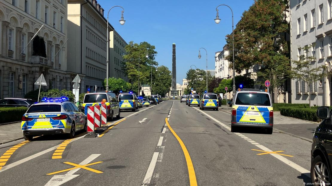 Deutsche Polizei nimmt bewaffneten Verdächtigen in der Nähe der israelischen Botschaft fest. Foto 1