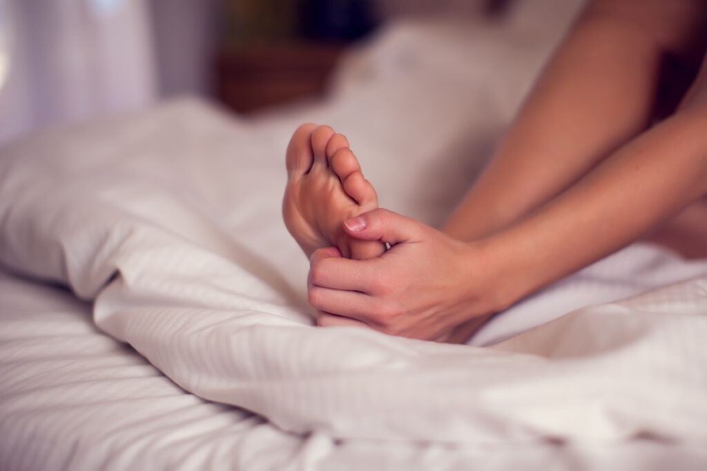 Dấu hiệu lạ sau khi ngủ dậy cần đi khám ngay - Ảnh 7.