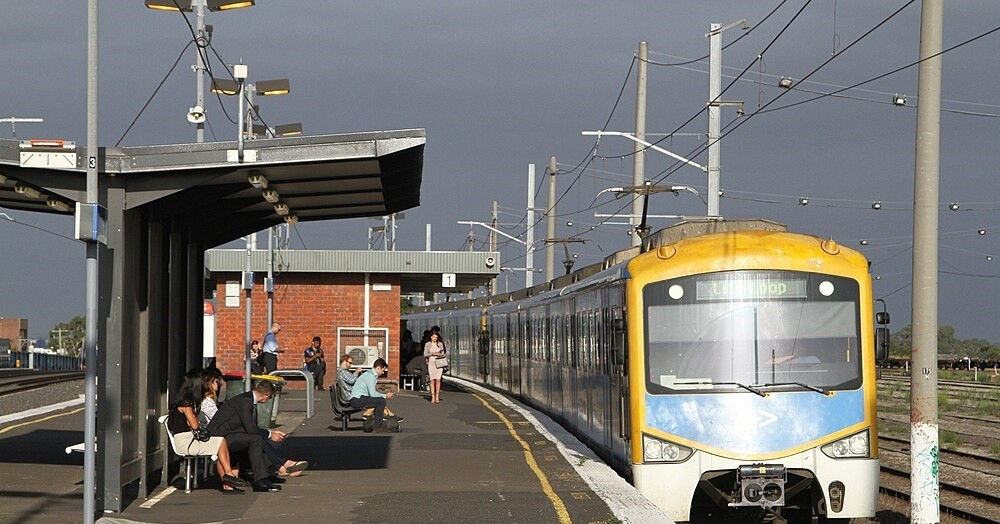 Un touriste vietnamien tué par un train en Australie après avoir sauté sur les rails pour récupérer des sandales