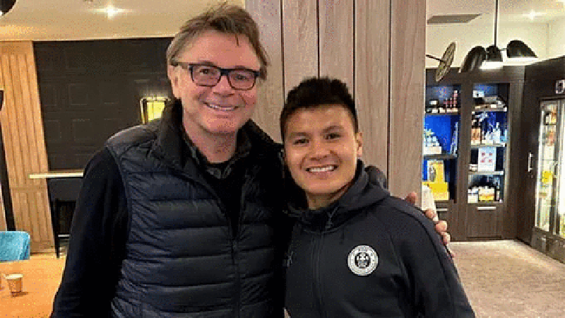 HLV Philippe Troussier gặp riêng Quang Hải tại Pháp và sẽ trao đổi cùng Công Phượng ở Nhật