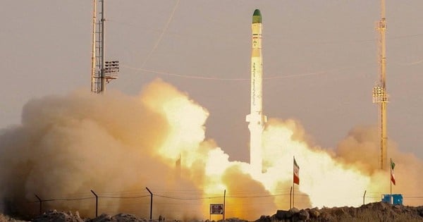 L'Iran lance pour la première fois avec succès plusieurs satellites dans l'espace