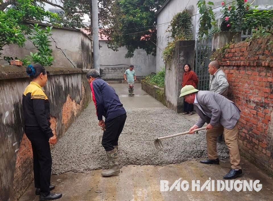 
Chỉ trong 2,5 tháng hô hào, nhân dân một thôn ở Hải Dương góp ngay 4 tỷ đồng để làm đường- Ảnh 1.