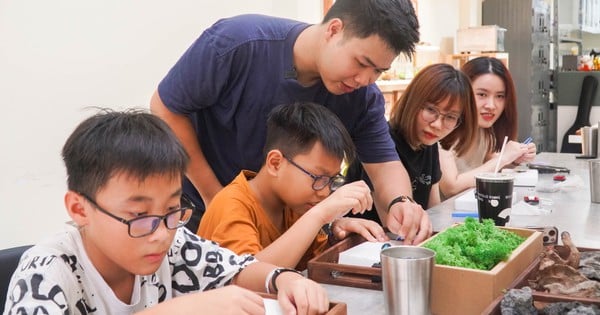 학생들은 표본을 만드는 워크숍을 열고 많은 국제 친구들과 교류합니다.