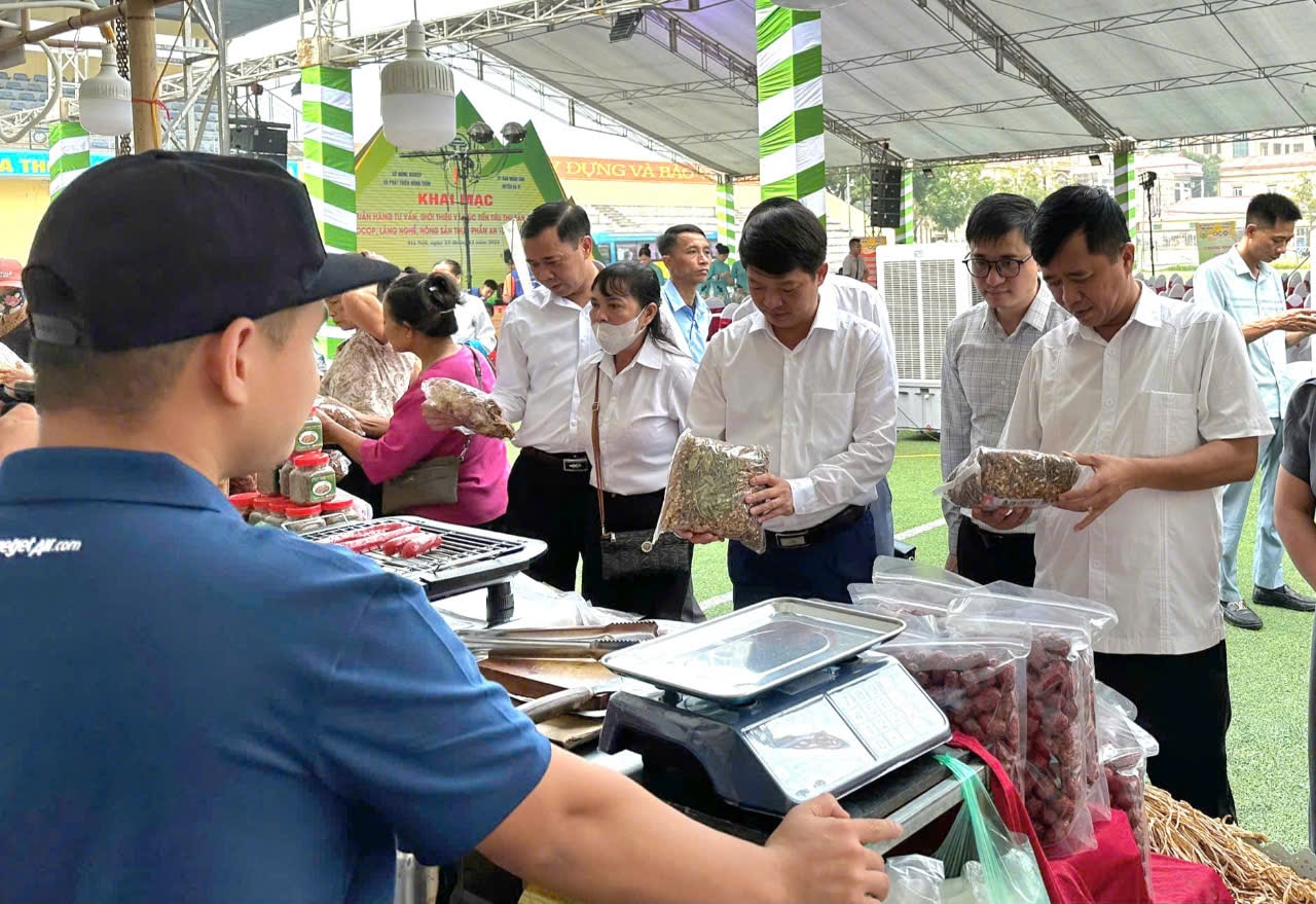 Tuần hàng OCOP, làng nghề, nông sản tại huyện Ba Vì kéo dài đến 19-11