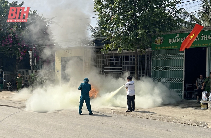 Phường Hàm Rồng ra mắt “Tổ Liên gia an toàn PCCC” và “Điểm chữa cháy công cộng”