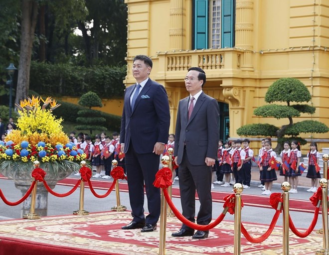 President holds talks with Mongolian President