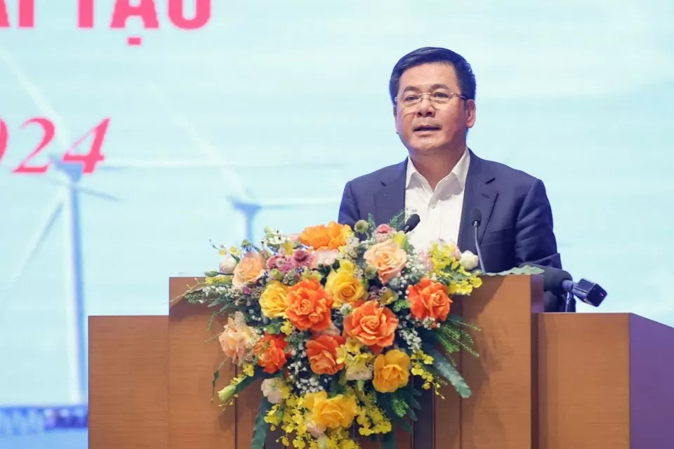 El Ministro Nguyen Hong Dien enunció dos principios, seis puntos de vista y seis soluciones para superar las dificultades de los proyectos de energía renovable.