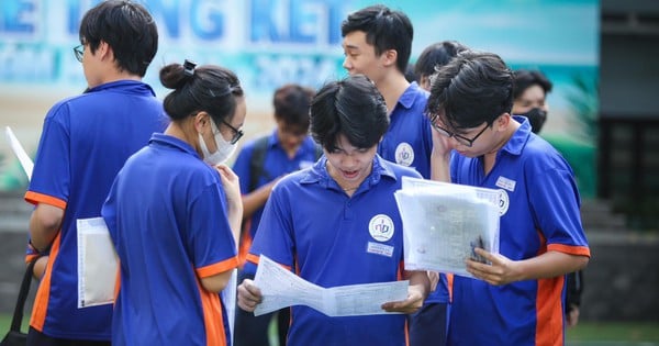 Après l’examen de fin d’études secondaires, que doivent faire les candidats pour réussir officiellement l’examen d’entrée à l’université ?