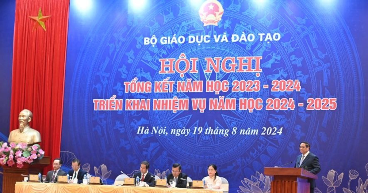 El primer ministro Pham Minh Chinh asiste a la conferencia para implementar tareas para el año escolar 2024.