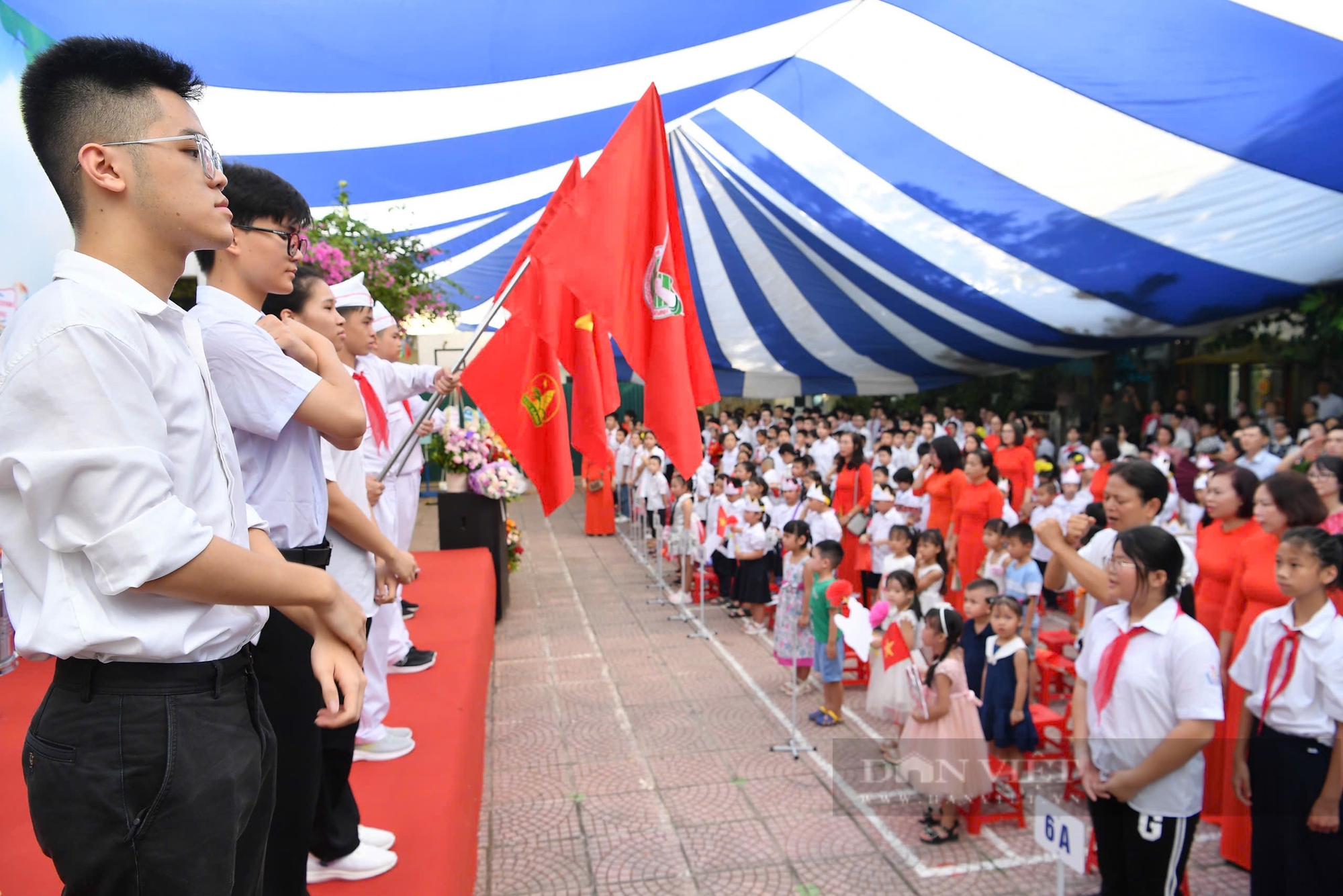 Lễ khai giảng tại ngôi trường đặc biệt nhất Hà Nội: Học sinh dùng tay 