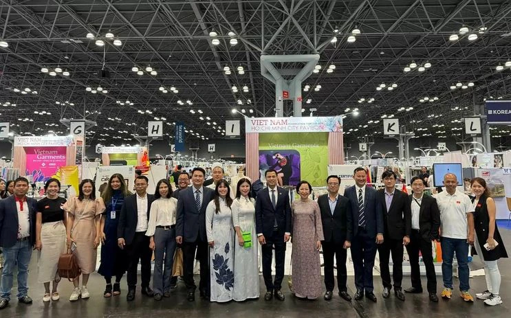 Vietnamese businesses promote products at the New York Textile and Garment Fair