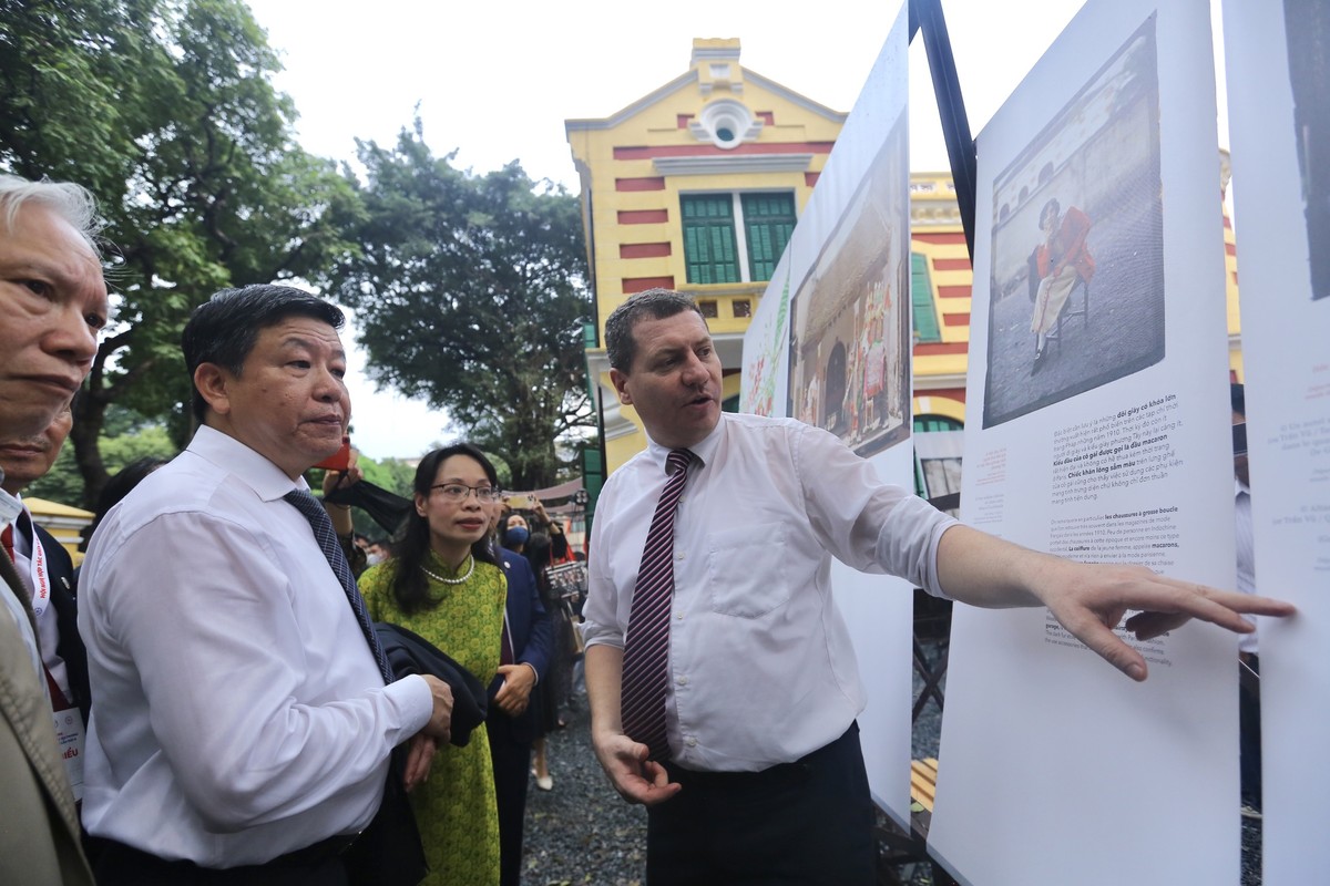 See the first 30 color photos of Hanoi taken through the lens of a Frenchman photo 11