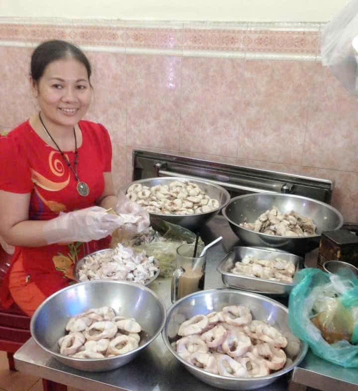 'Nữ hoàng cá lóc' ở TP.HCM cùng bí mật về lần vua bếp Yan Can Cook ghé ăn- Ảnh 2.