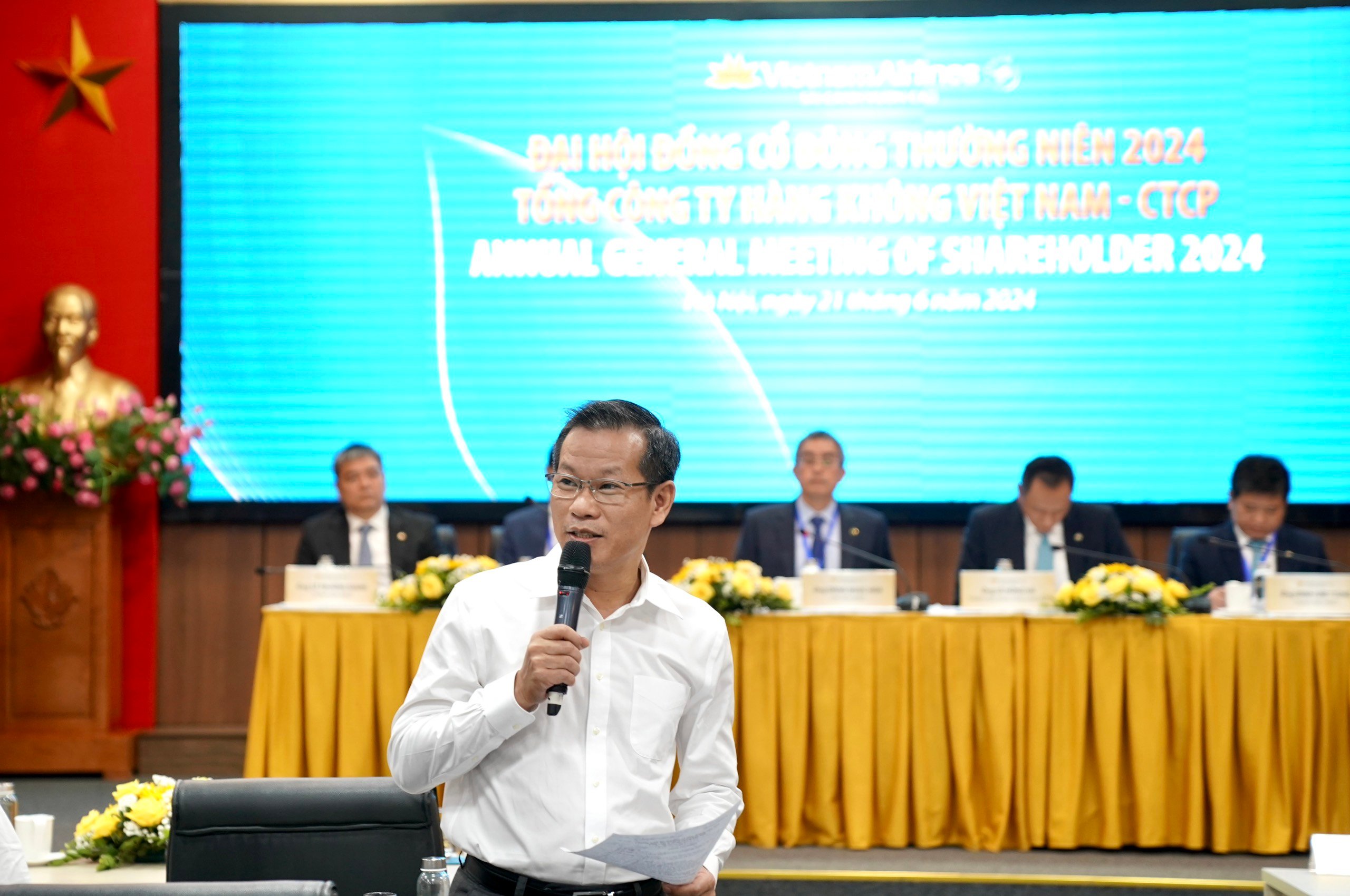 Giá vé máy bay đang giảm dần- Ảnh 1.