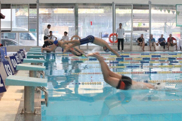 In the 2024-2025 school year, the Hanoi Department of Education and Training will organize a city-wide student swimming competition and launch a movement to practice swimming and prevent drowning accidents.