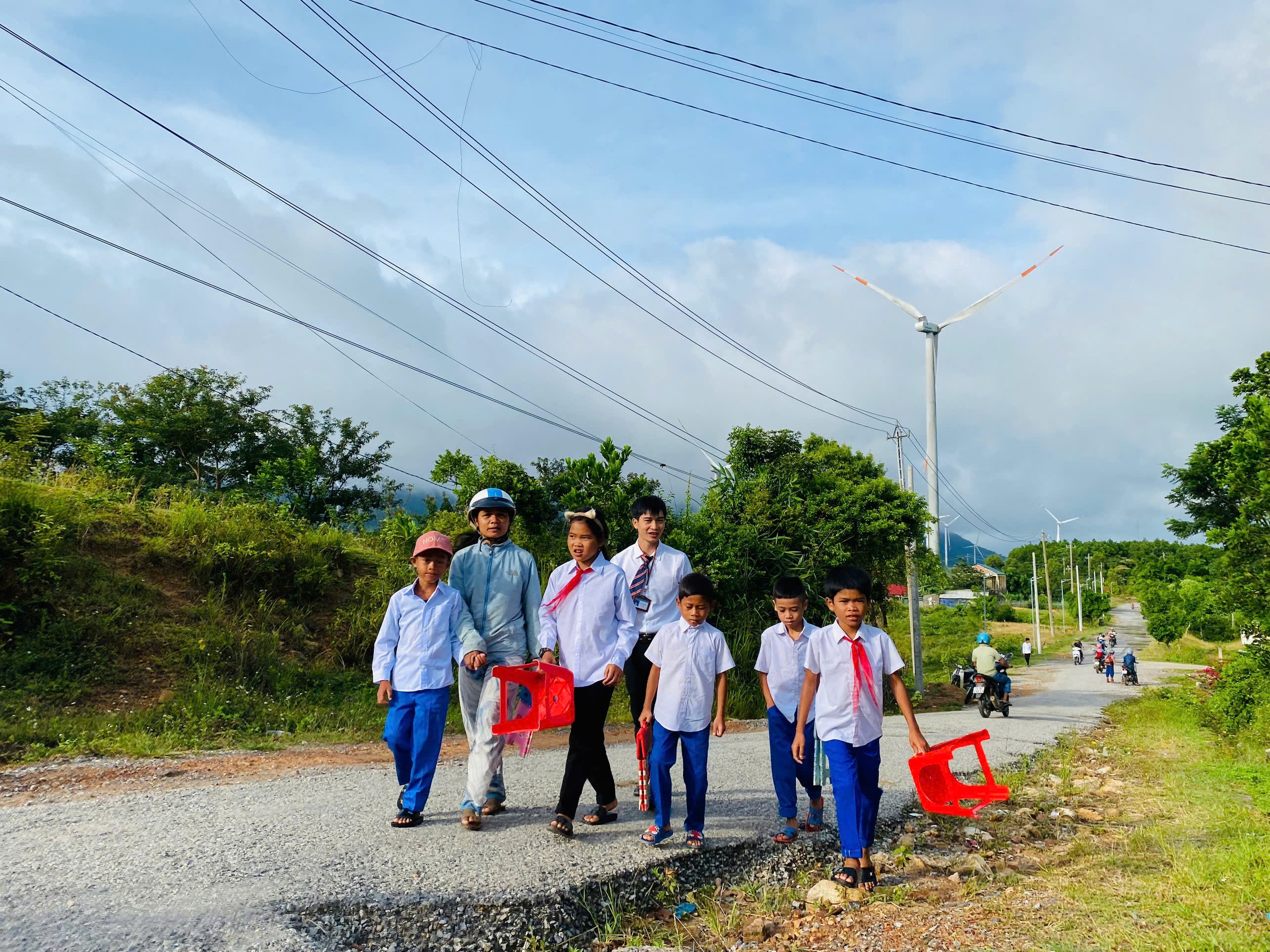 Quảng Trị: Ngày khai giảng rộn ràng ở miền núi, hải đảo...- Ảnh 2.