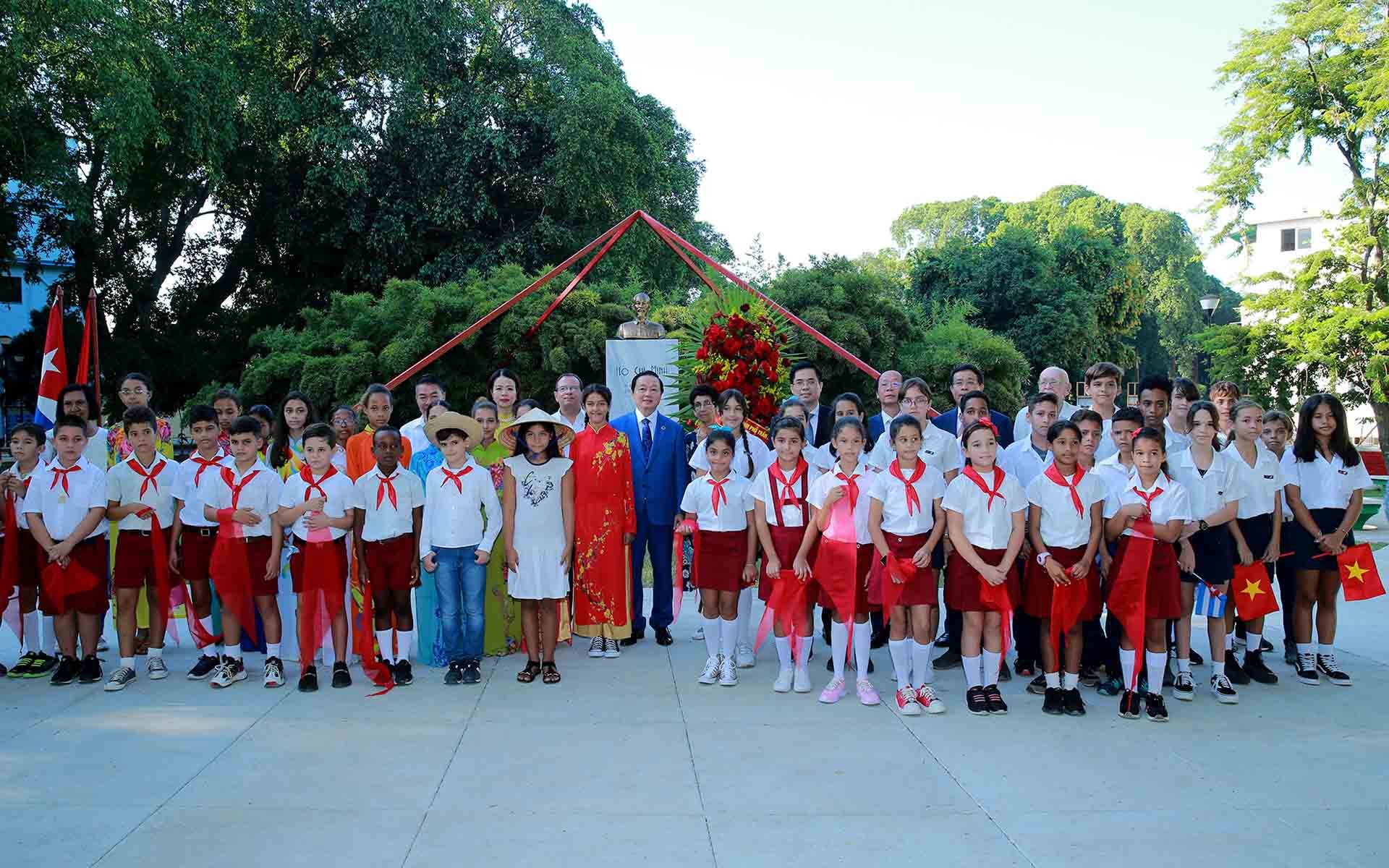 Việt Nam luôn coi trọng, gìn giữ và quyết tâm làm sâu sắc hơn nữa mối quan hệ với Cuba