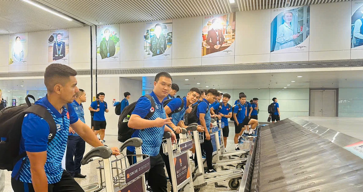 L'équipe vietnamienne U22 arrive à Changsha, prête pour la CFA Team China 2024