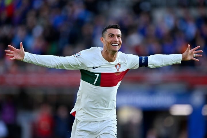 Ronaldo étend son record, le Portugal bat l'Islande - 1