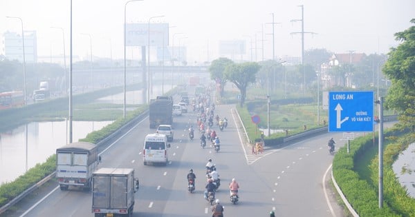 Ciudad Ho Chi Minh cubierta de niebla y polvo fino que supera los estándares