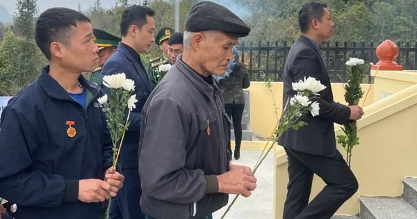 Offering incense to commemorate martyrs who died in the fight to protect the northern border