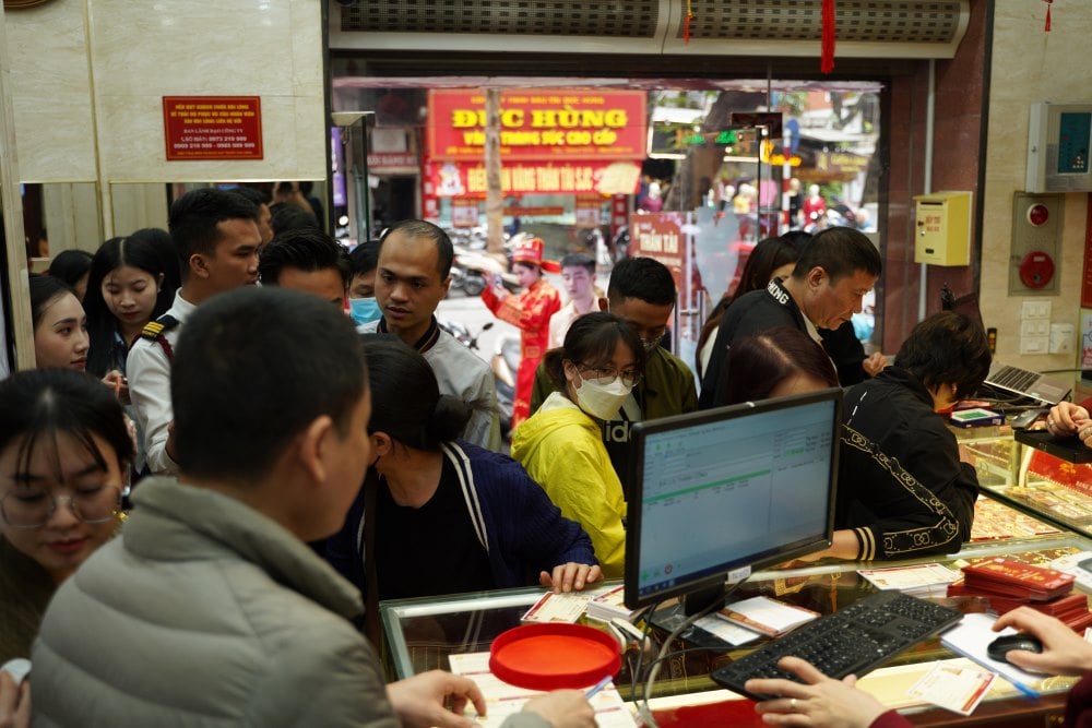 金物店の賑やかな雰囲気。写真: プー寺院