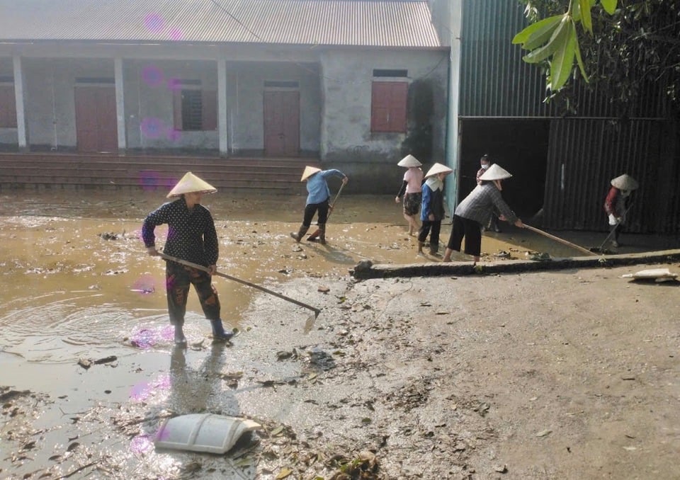 ソクソン地区の人々は、洪水の水が引いてきたことを利用して、その影響を克服することに集中しました。