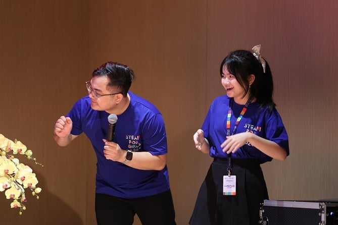 STEAM for Girls contestants excited during the team drawing.