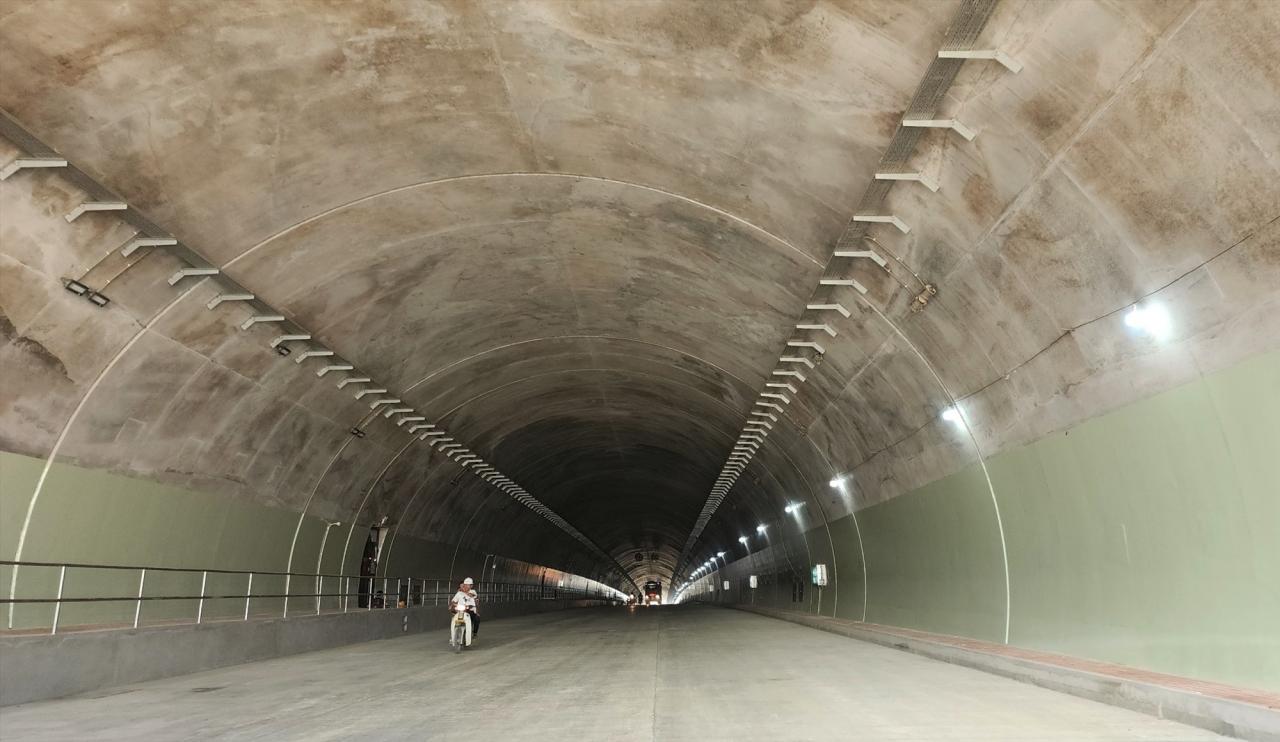 Le tunnel est conçu avec 2 tunnels, chaque tunnel a 3 voies. Photo: Quach Du