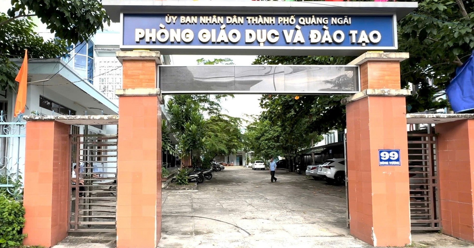 El jefe del Departamento de Educación y Formación de la ciudad de Quang Ngai acusado de recibir dinero para "comprar una escuela"