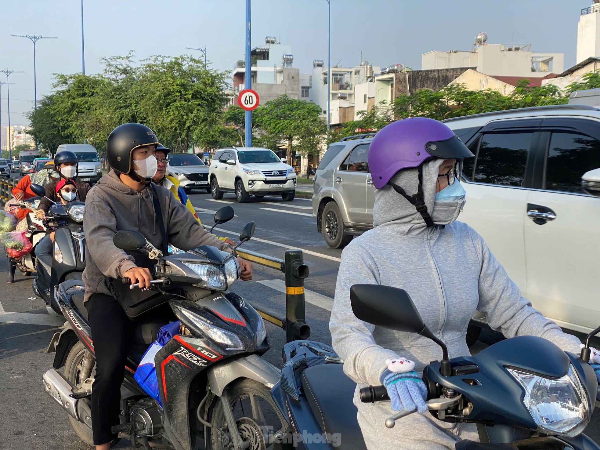 In Ho-Chi-Minh-Stadt ist es genauso kalt wie in Da Lat. Die Leute tragen beim Ausgehen Schals und warme Kleidung. Foto 5