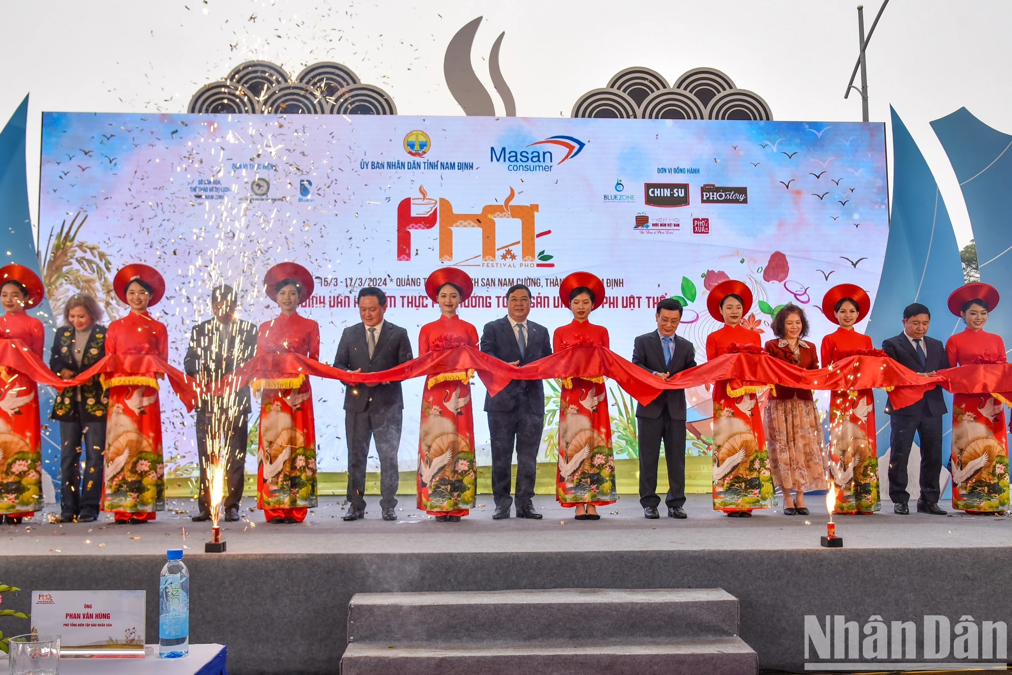 [Foto] Eröffnung des Pho-Festivals 2024 in der Stadt Nam Dinh, Foto 1