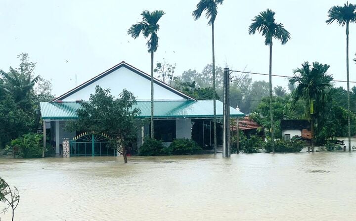 De fortes pluies prolongées ont provoqué l'inondation d'environ 70 foyers à Quang Ngai.