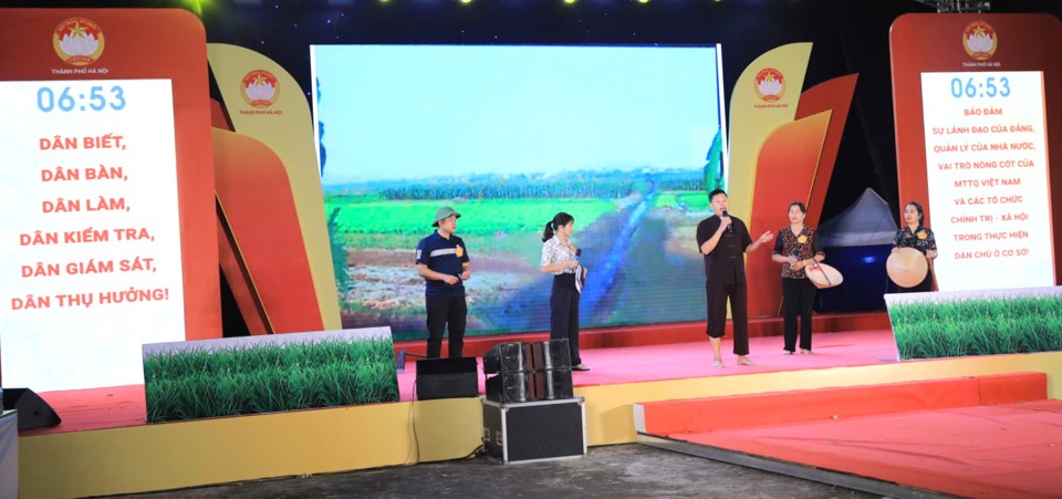 Candidates participating in the first competition of the Preliminary Round of the Competition to Learn about the Law on Implementing Democracy at the Grassroots Level, held in Phu Xuyen District