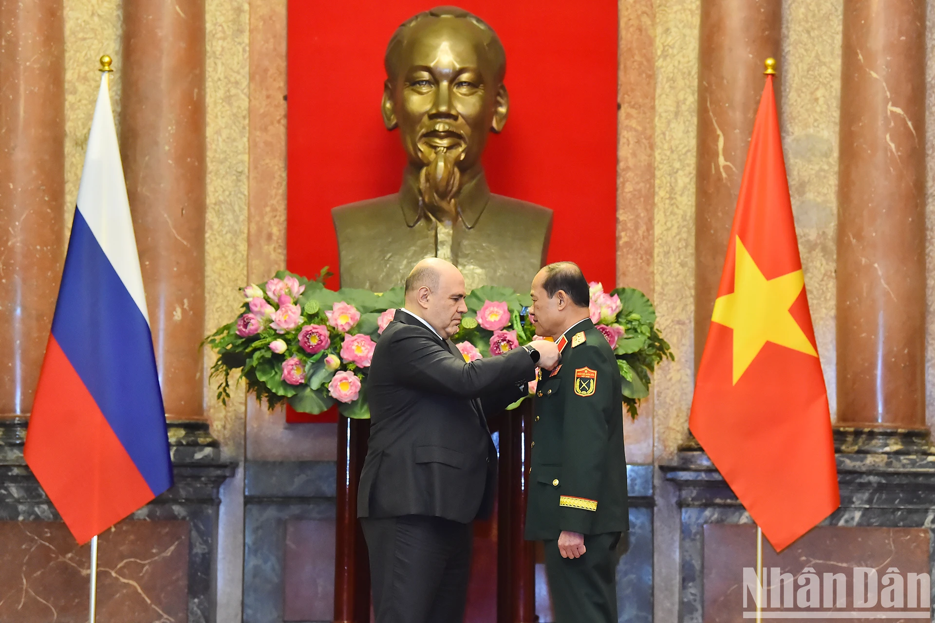 [Foto] Präsident Luong Cuong erhält die Freundschaftsmedaille des Staates der Russischen Föderation Foto 6