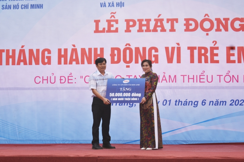 บริษัท Tai Kim Anh Seafood Processing Joint Stock บริจาคเงิน 50 ล้านดองให้แก่เด็ก ๆ ผ่านกองทุนสนับสนุนเด็กประจำจังหวัด