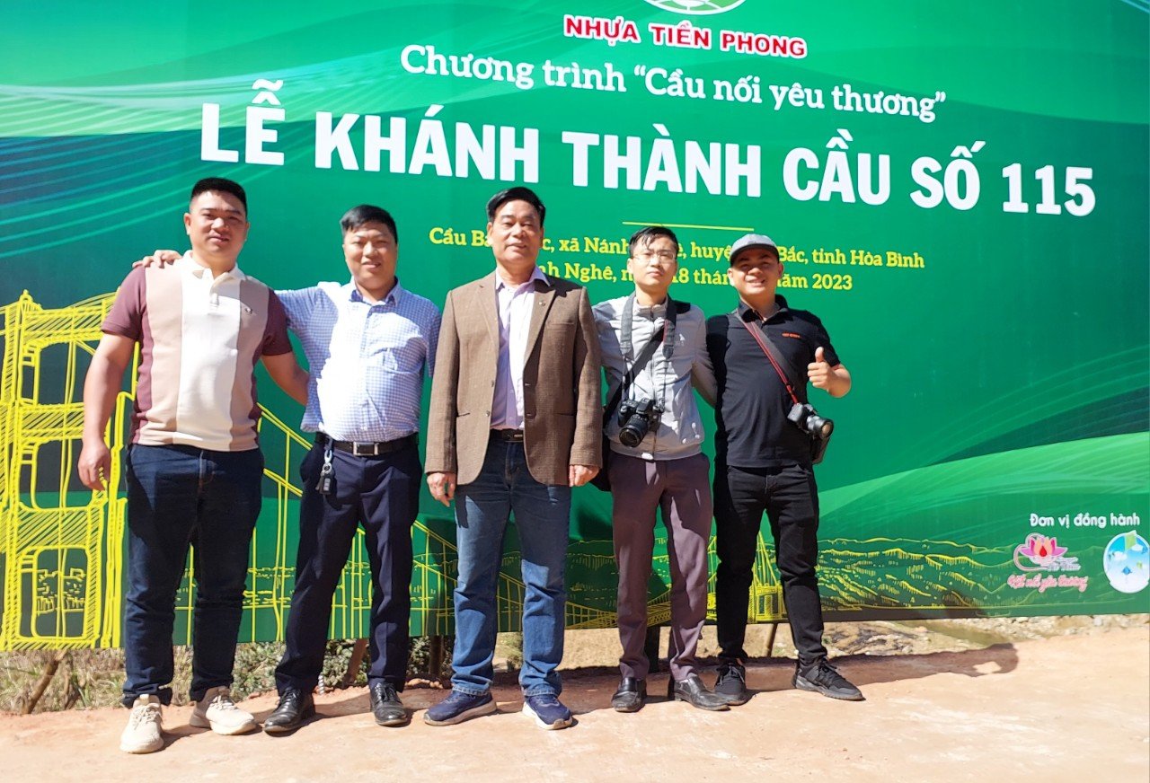 phong vien bao trung uong tai hoa binh ket noi tang cau noi yeu thuong hinh 4